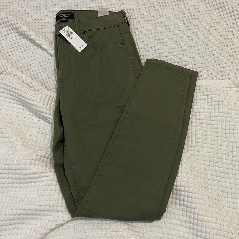 NWT- Banana Republic -25/0, 27/4, 28/6 & 34/18.